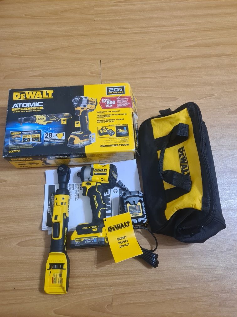 Набір деволт, dewalt DCK207E1  гайковерт DCF921 тріскачка DCF513