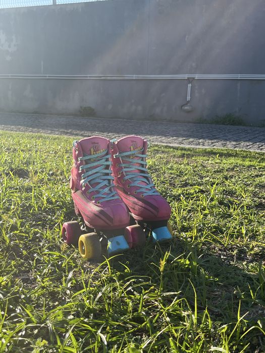 Patins e capacete da Soy Luna (Disney)