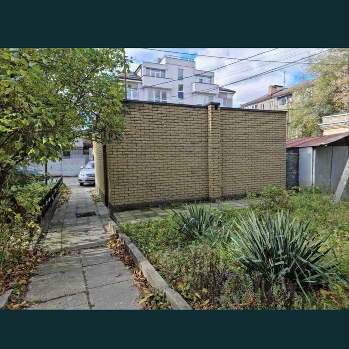 Продам гараж капитальный, на две машины.