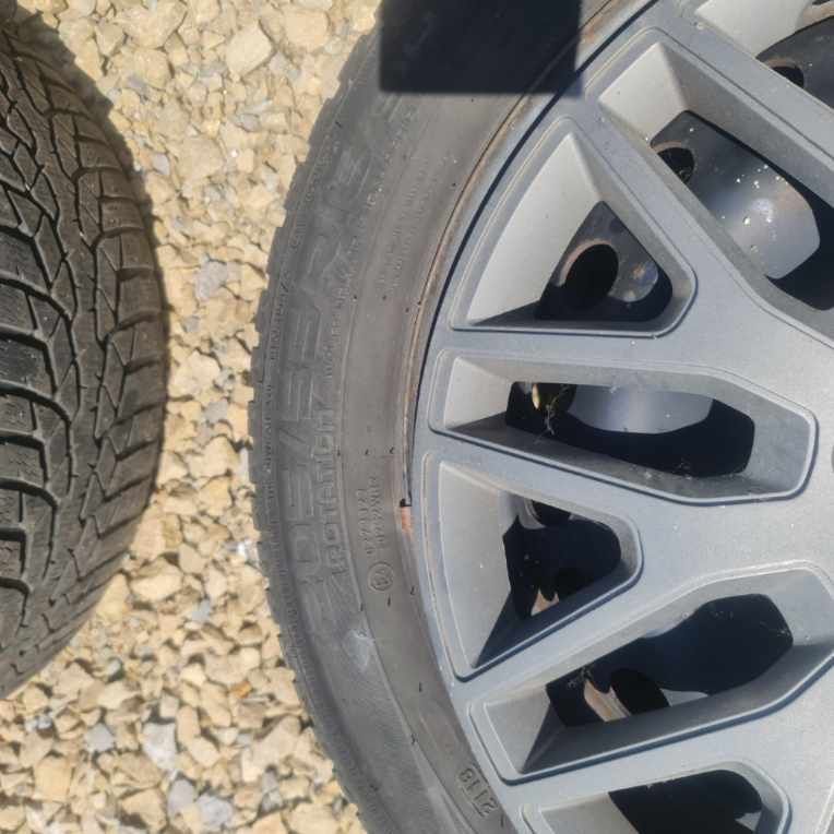 Opony zimowe Nokian + felgi stalowe r16 ford focus 5x108