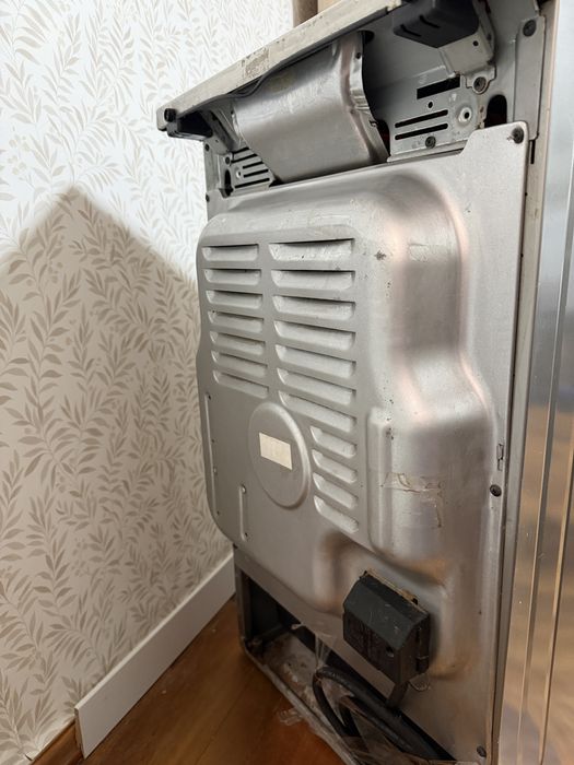 Електроплита з духовкою Ariston,повністю справна, 50х60