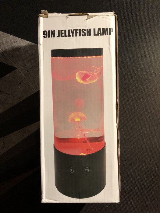 Lampka led imitujaca akwarium z meduzami