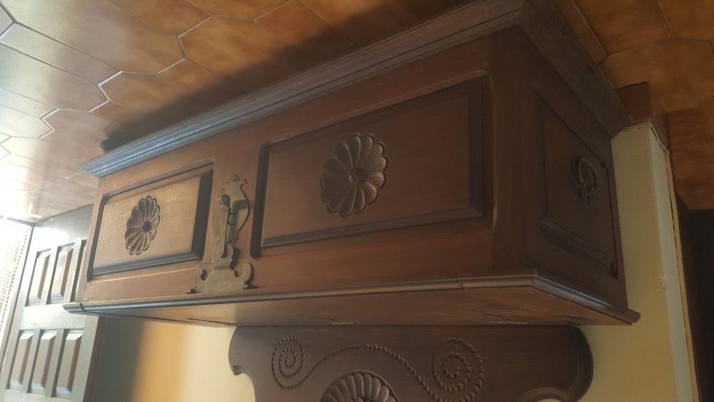 Arca / banco madeira maciça trabalhada