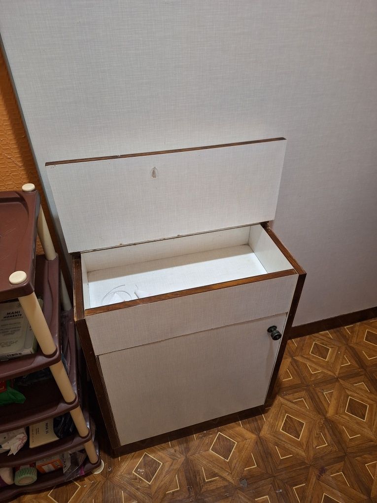 Продам вешалку виробництво Румунія