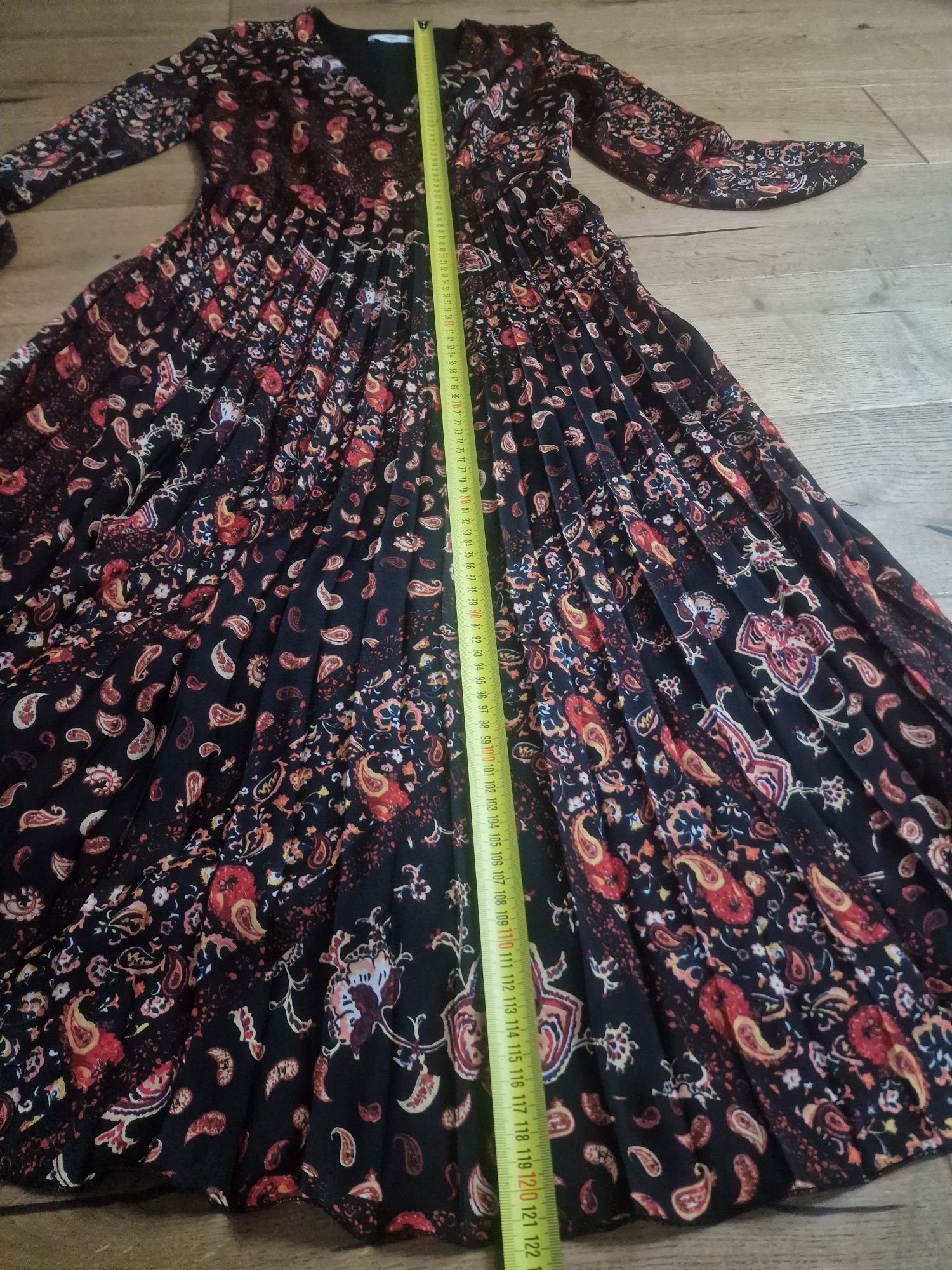Piękna plisowana zwiewna sukienka maxi z wzorem paisley