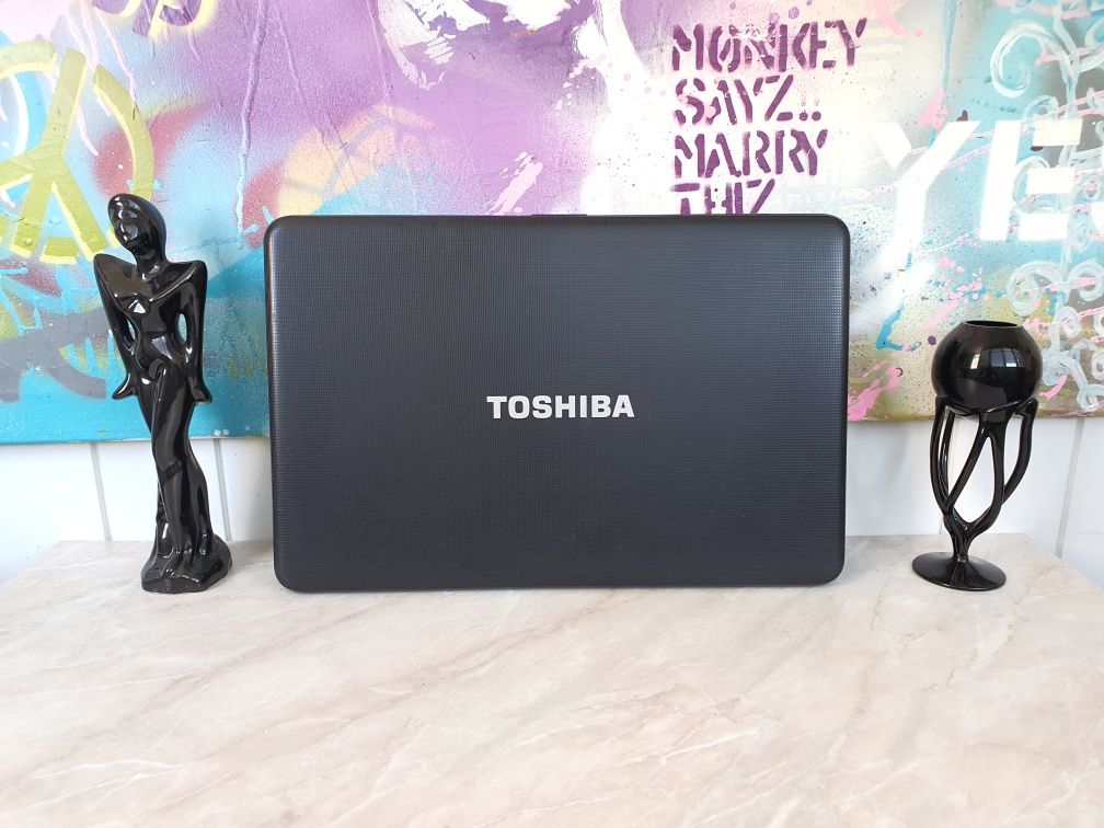 Ноутбук Toshiba , 17 дюймів