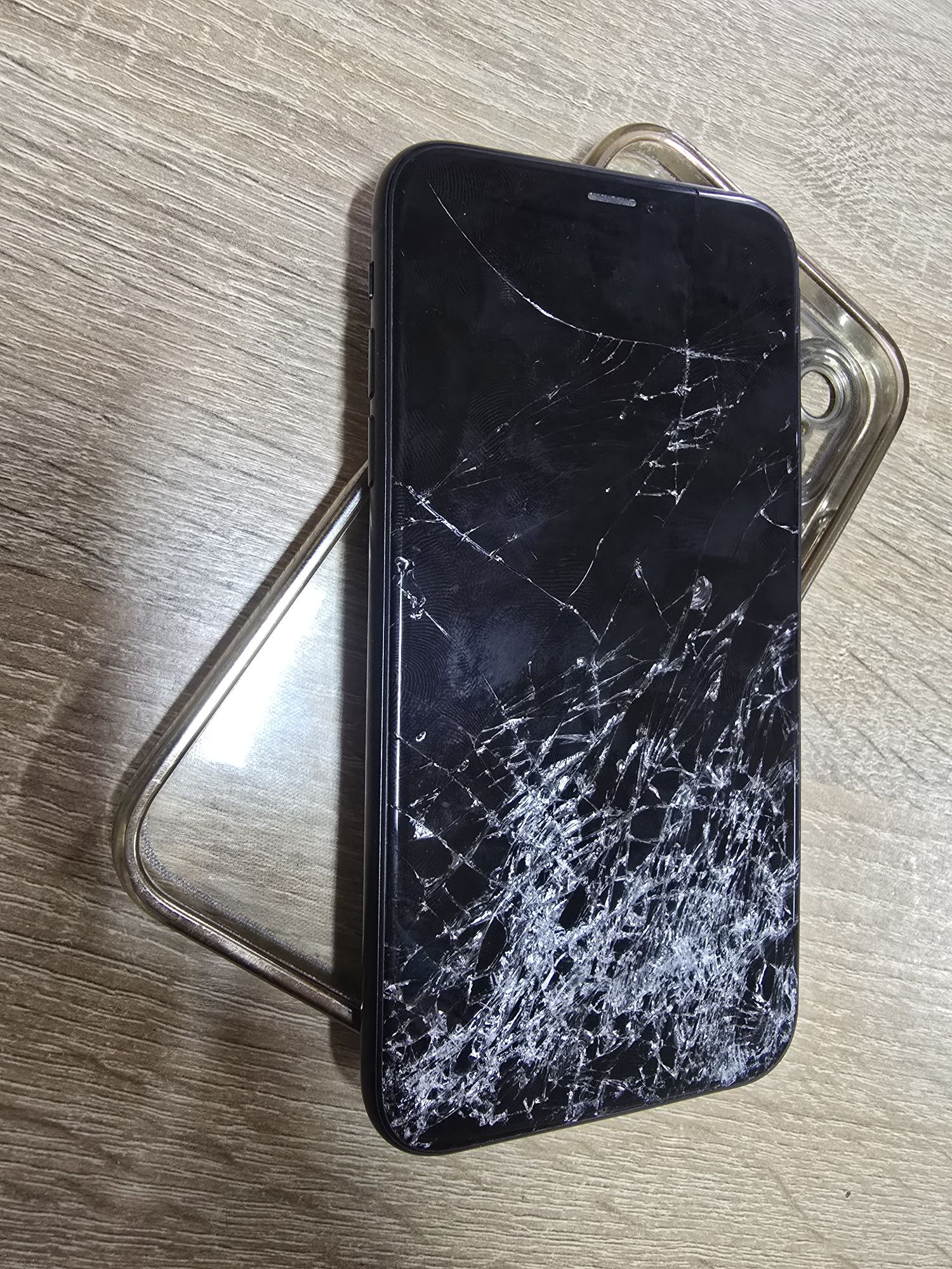 IPhone XR разбит