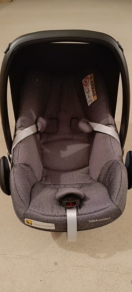 Carrinho de bébé mais ovo