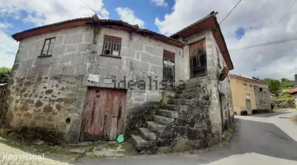 Casa de aldeia à venda em Soutelo de Aguiar