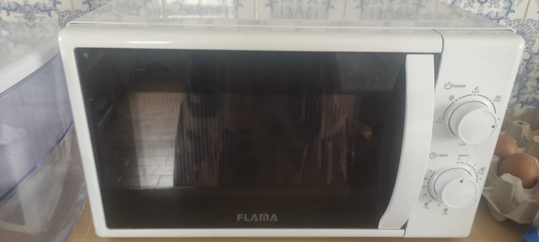 Microondas, com função grill  (FLAMA)