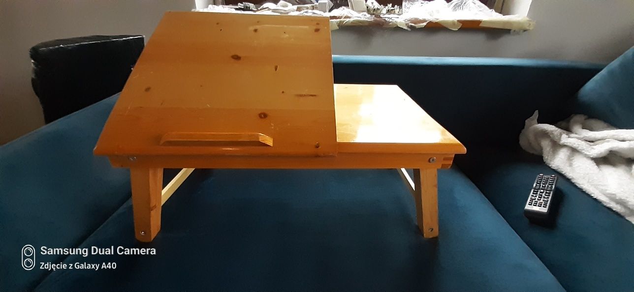 Stolik pod laptopa drewniany.
