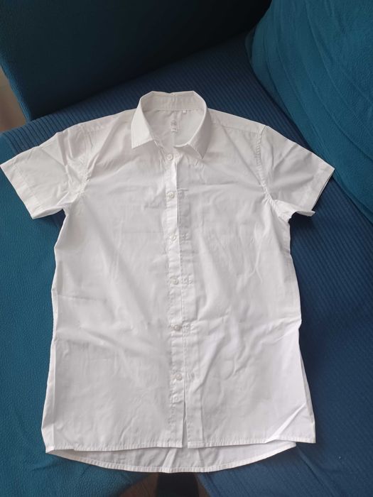 Biała koszula krótki rękaw.