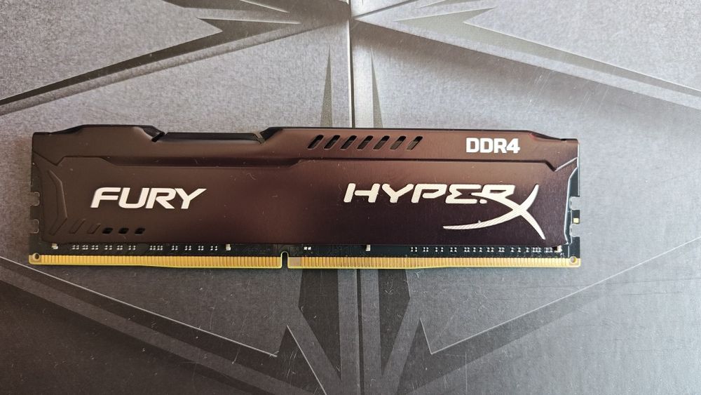 Płyta główna z procesorem i pamięcią RAM