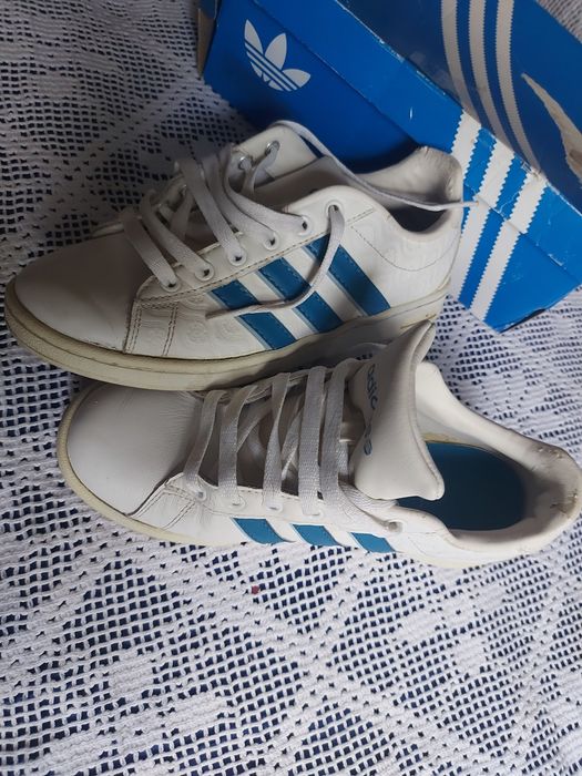 Tenis ADIDAS   usado