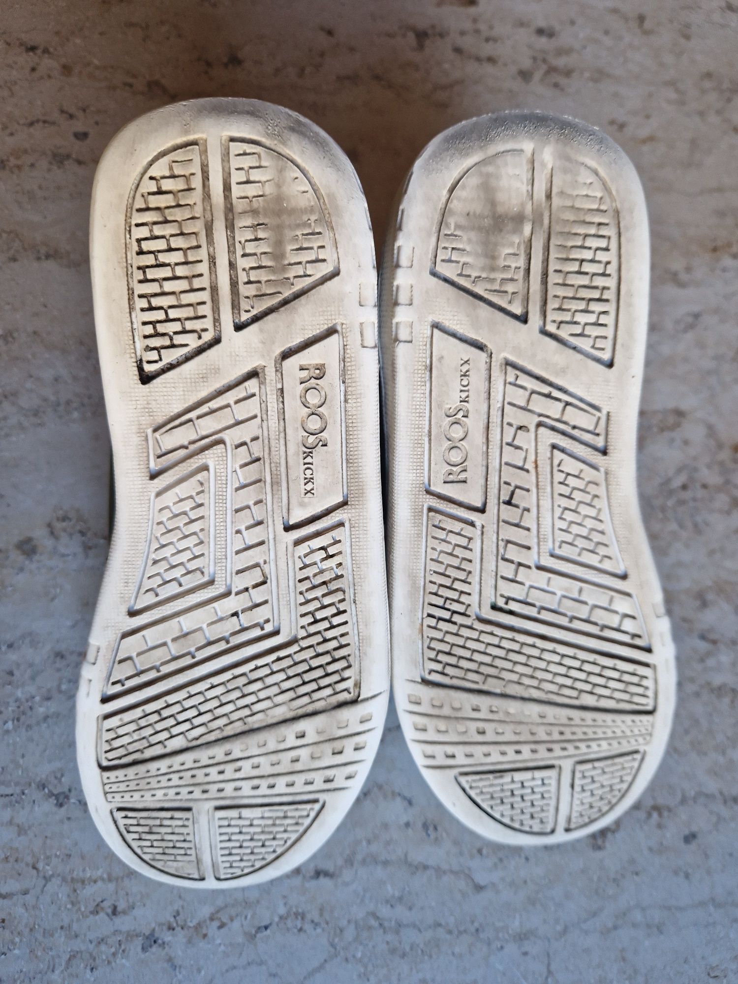 Buty Kangaroos 32 skórzane sneakersy na rzepy