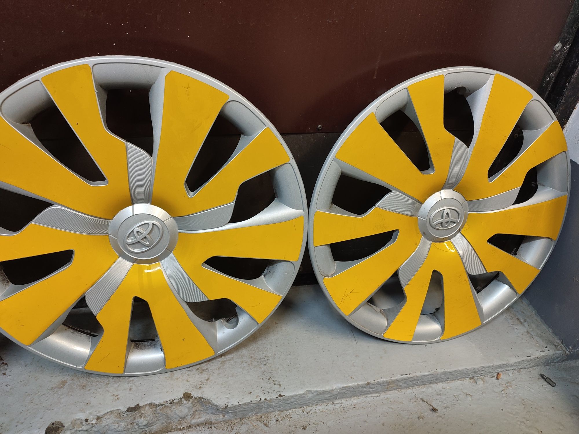 Kołpaki oryginalne Toyota R15 odblaskowe