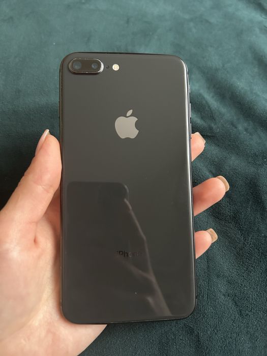 iPhone 8+ продам терміново