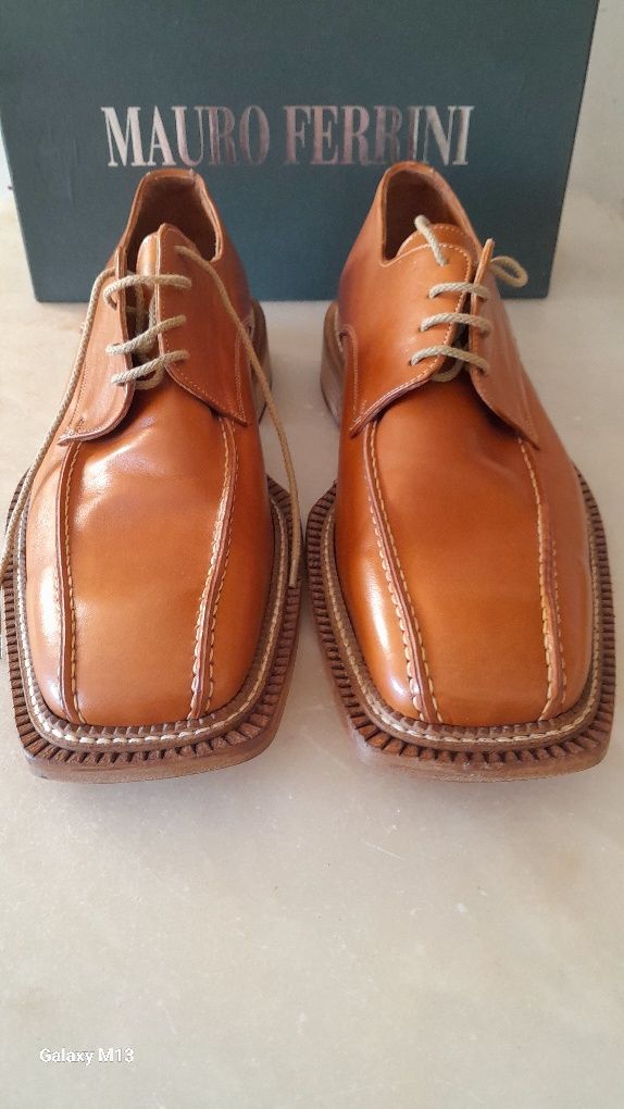 Sapatos homem em pele novos tamanho  44 italianos