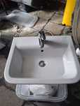 Umywalka nablatowa Roca  50x41x15 z bateria Hansgrohe i korkiem Roca