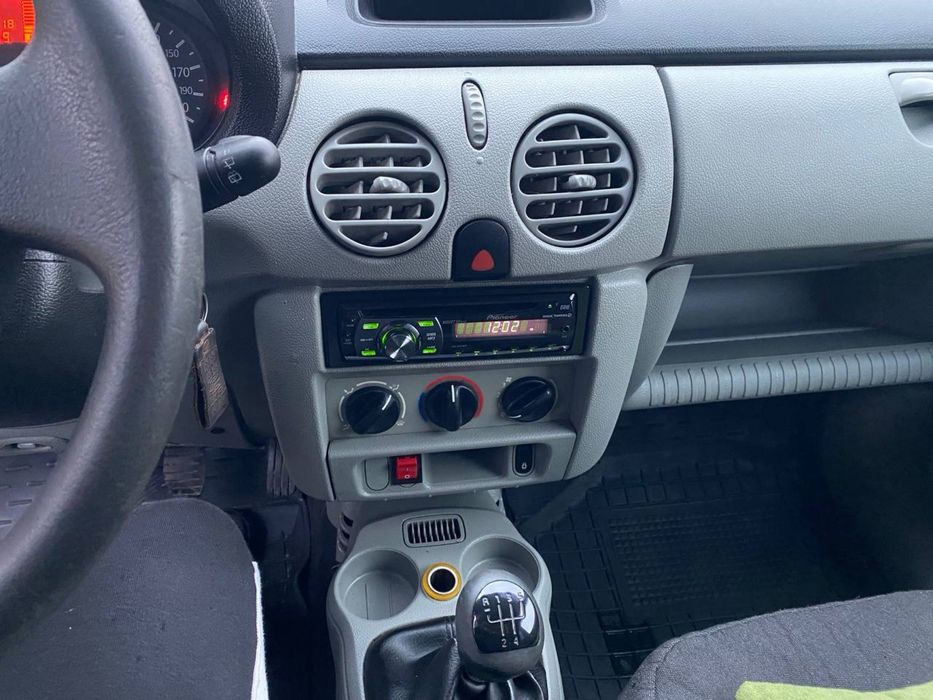 Renault Kangoo ne farbovana