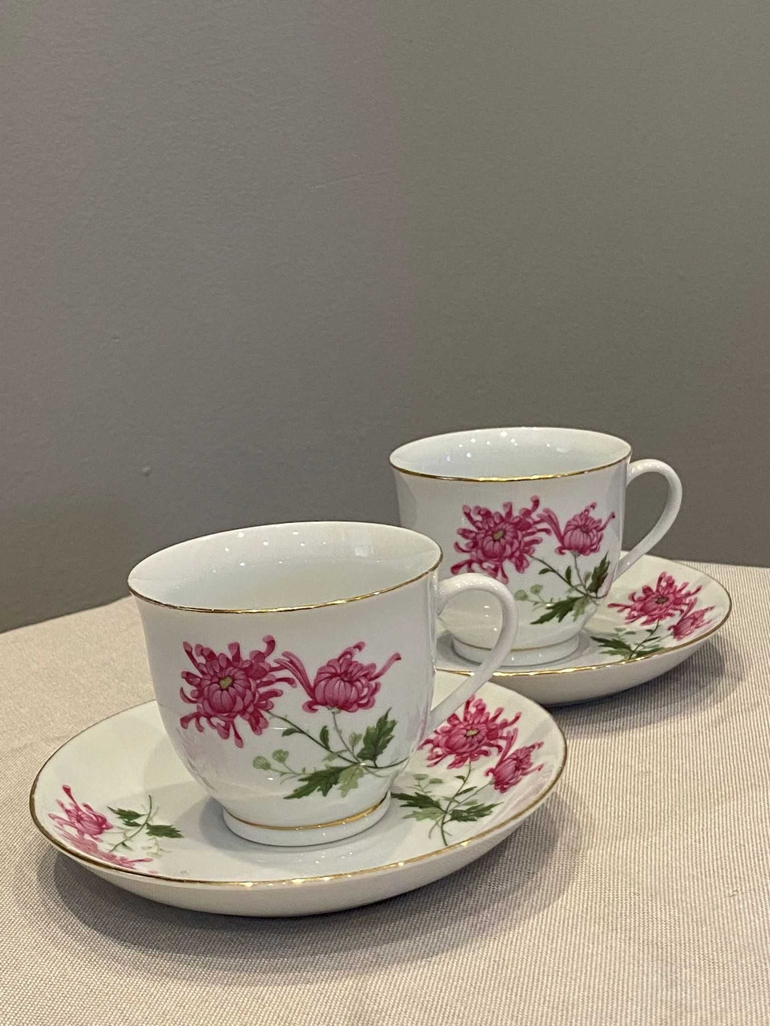 Dwa komplety filiżanka (200ml) ze spodkiem, porcelana China.