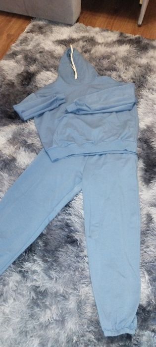 Продам жіночий спортивний костюм