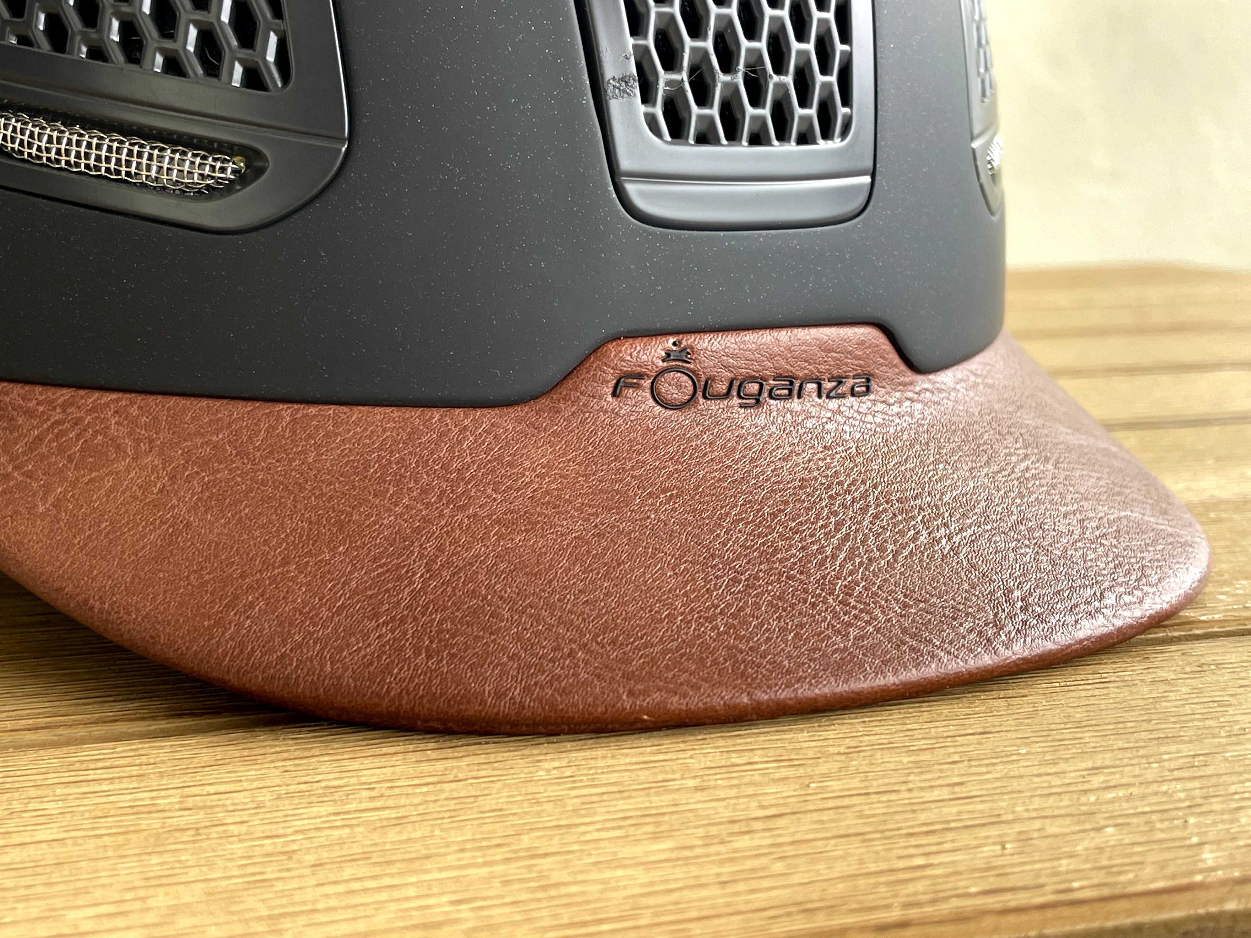 Toque de Equitação FOUGANZA C900 (Adulto e Criança) – Novo + Saco