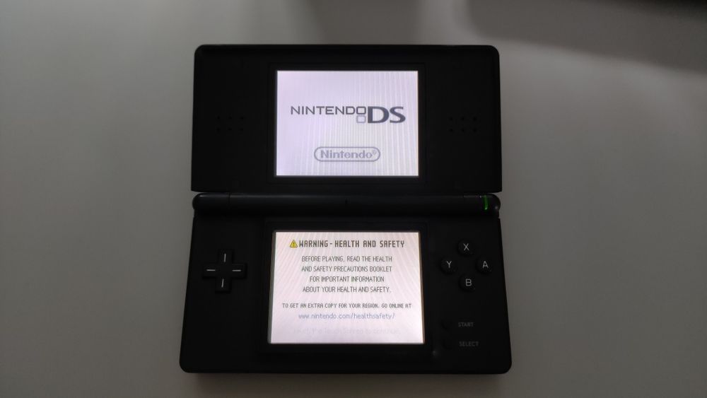 Nintendo DS Lite + case, ładowarka, karta R4