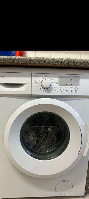 Máquina lavar roupa com pouco uso