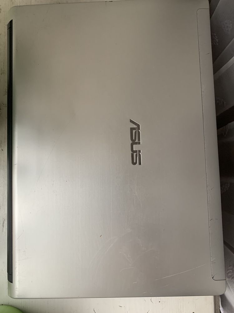 Ноутбук ASUS