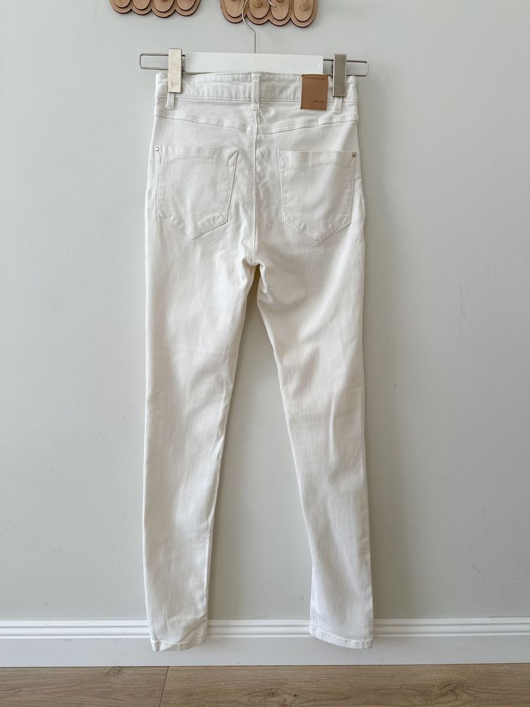 Білі джинси skinny штани stradivarius