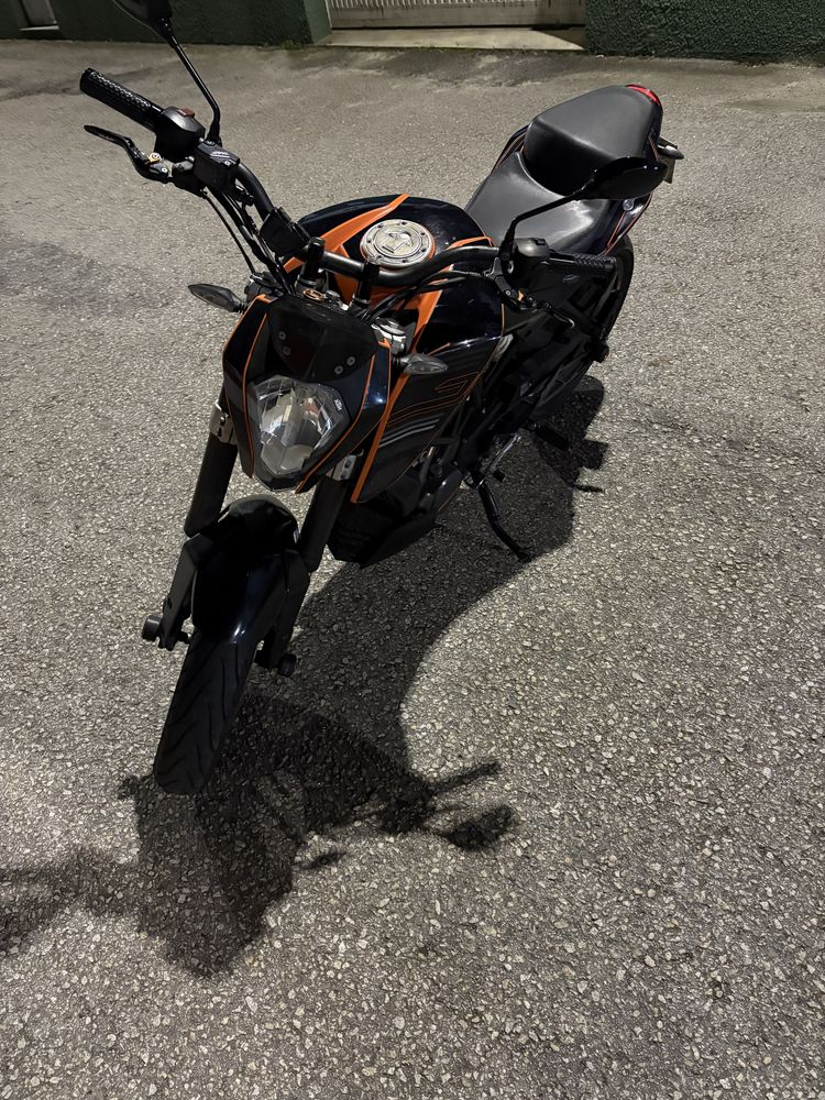 Ktm Duke 125.