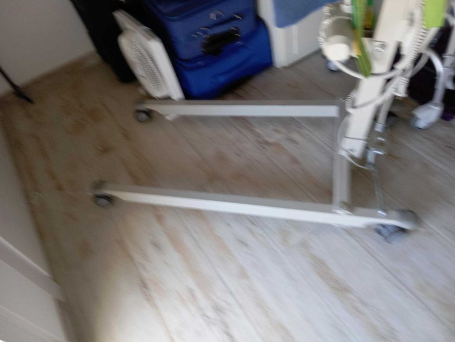 Grua elétrica com arnês para acamados, 6 meses de utilização