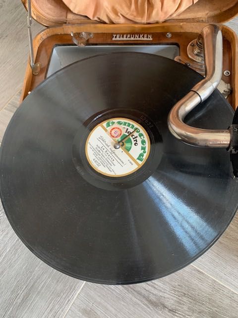 Gramofon patefon walizkowy biurkowy kolekcjonerski TELEFUNKEN Lido pły