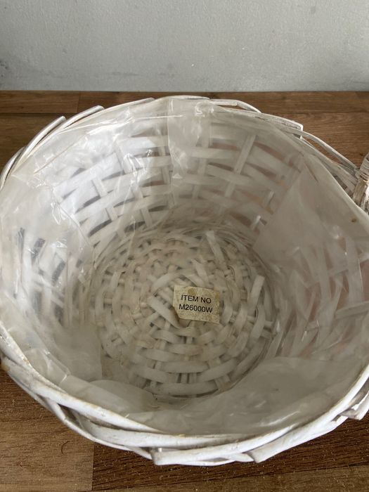 Cesta de vime branca