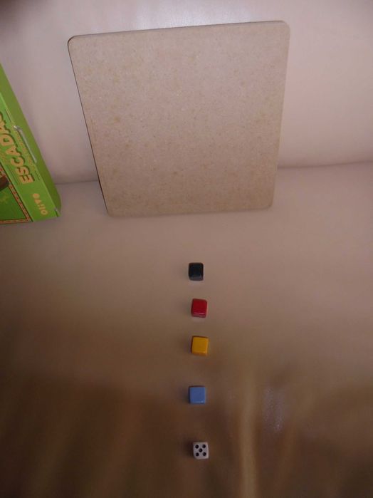 jogo das escadas e dos escorregas para criança