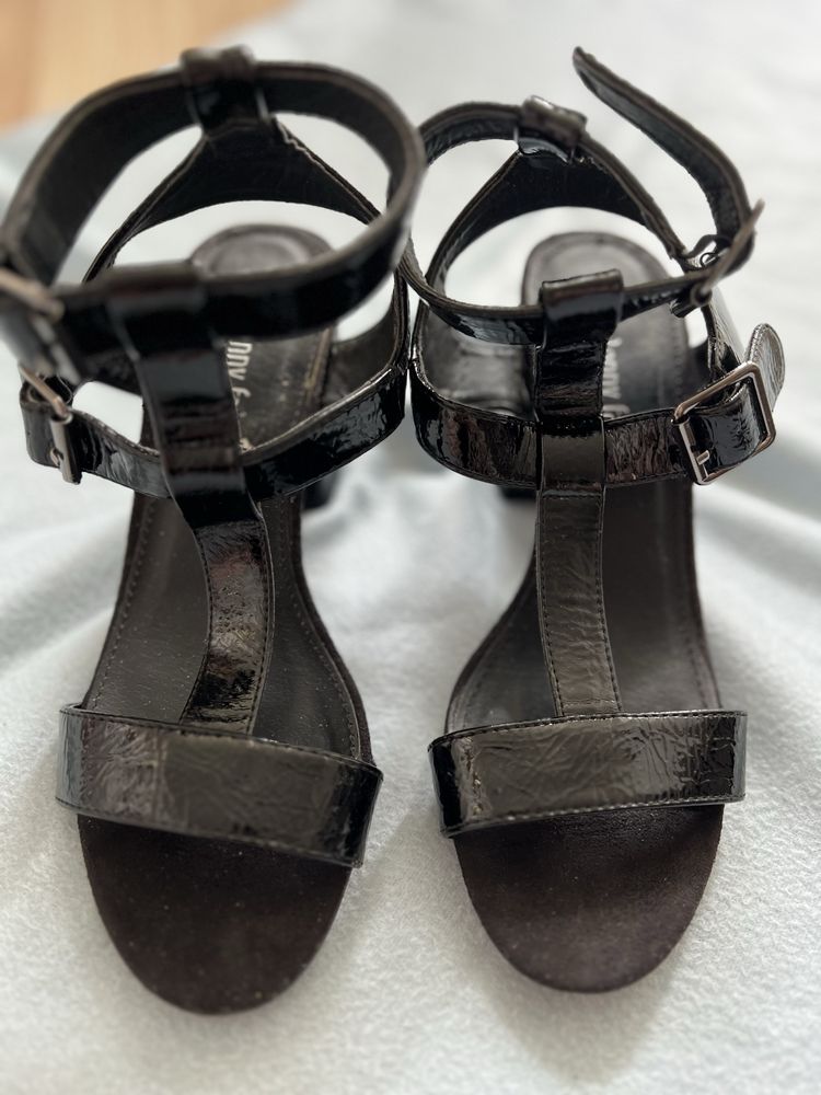 Damskie buty na obcasie rozmiar 37 czarne z odkrytymi palcami