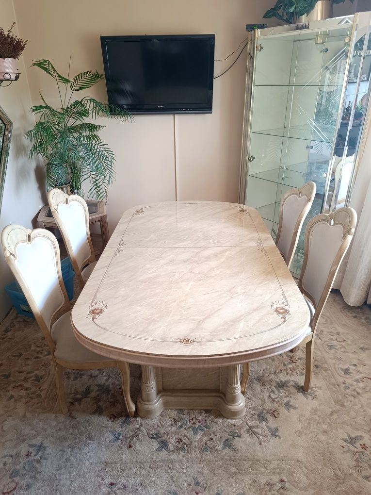 Włoski stół rozkładany