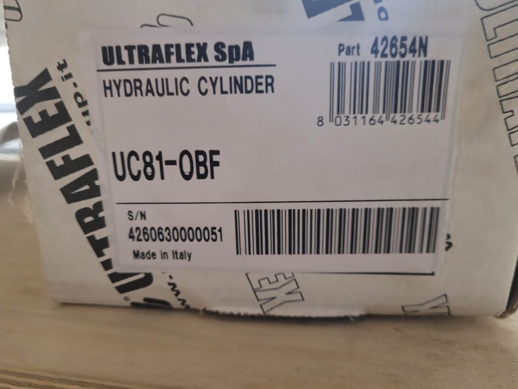 Siłownik hydrauliczny Ultraflex UC81-OBF