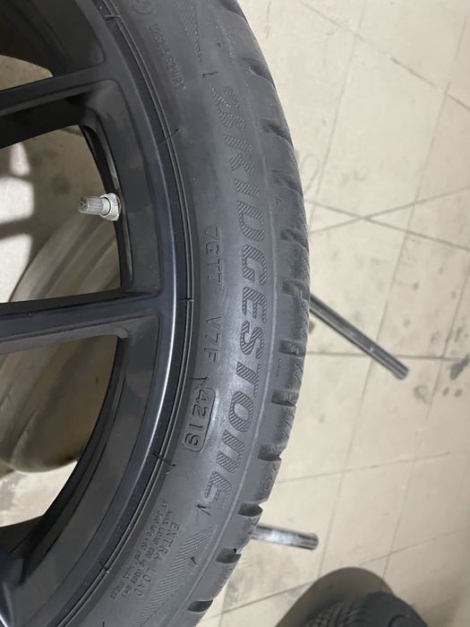 Opony zimowe 225x40r18 bridgestone  blizzak LM 001
