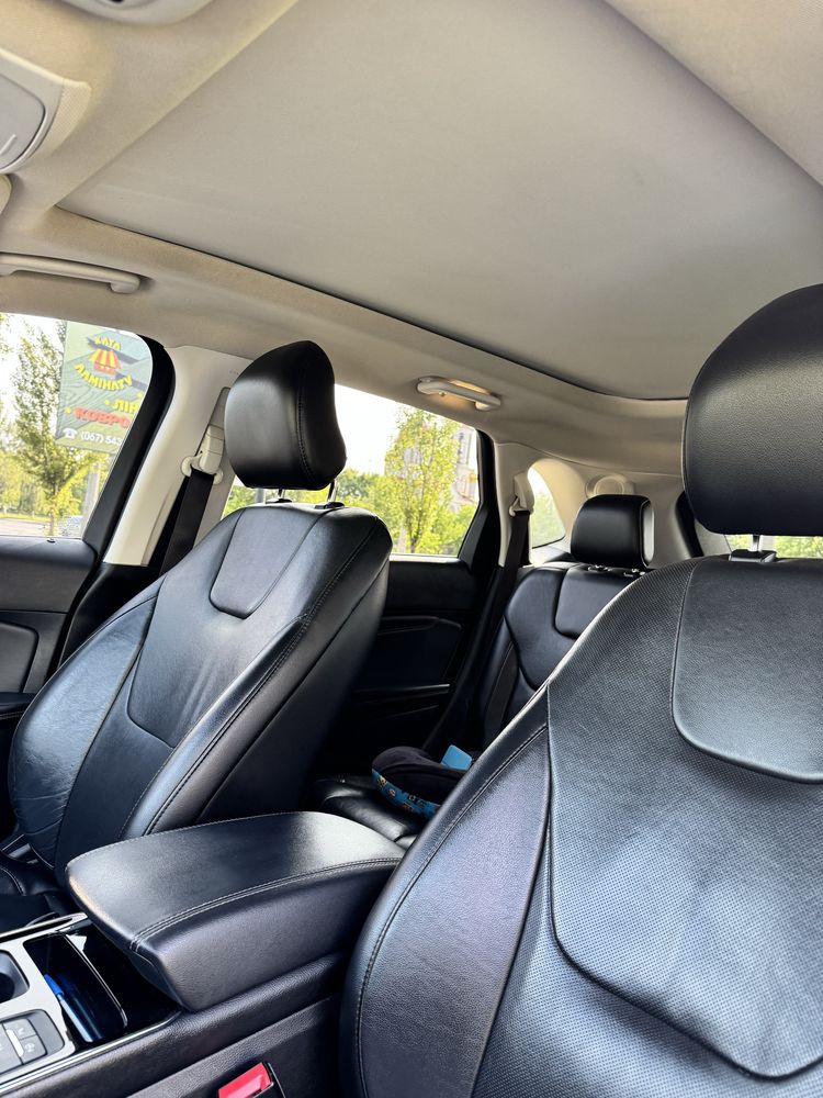 Ford Edge 2019 року в комплектації Titanium