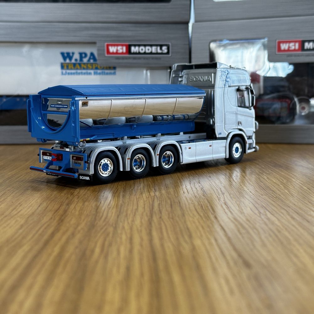 Model 1:50 WSI Scania R Highline 8x4 hakowiec