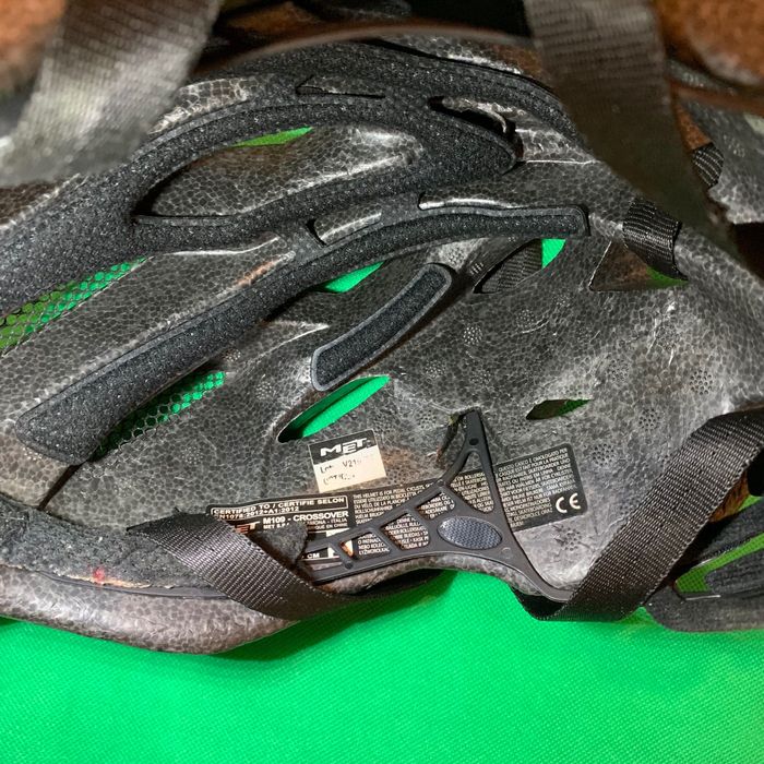 велосипедний шолом MET Crossover Active