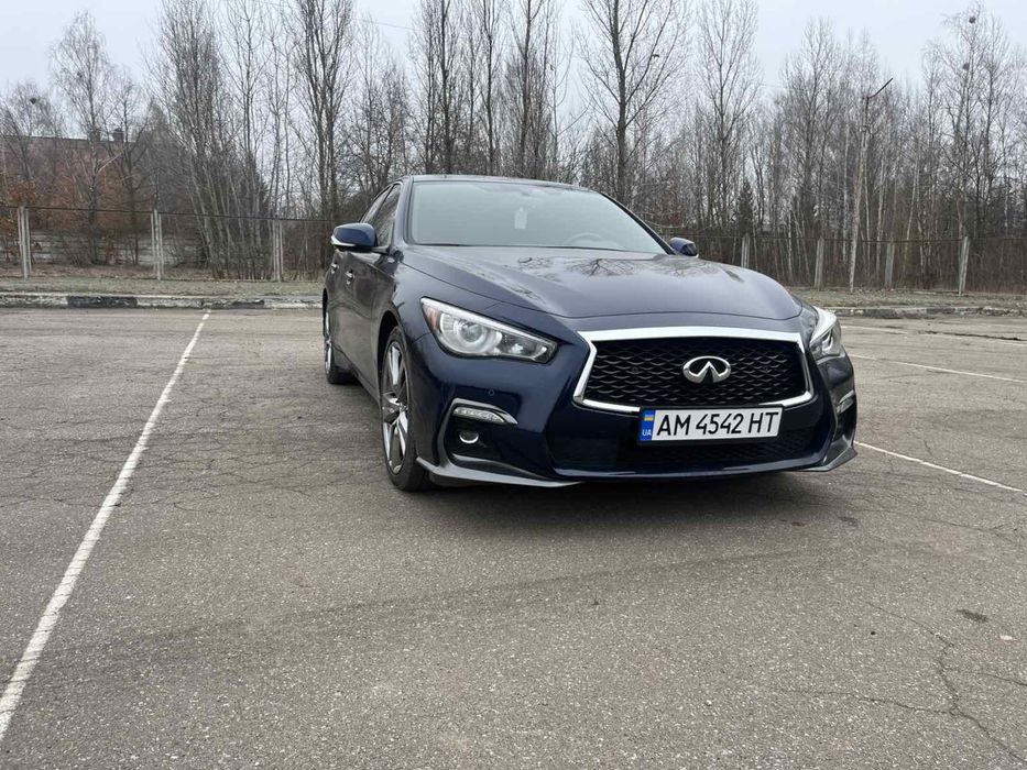 Автомобіль INFINITI