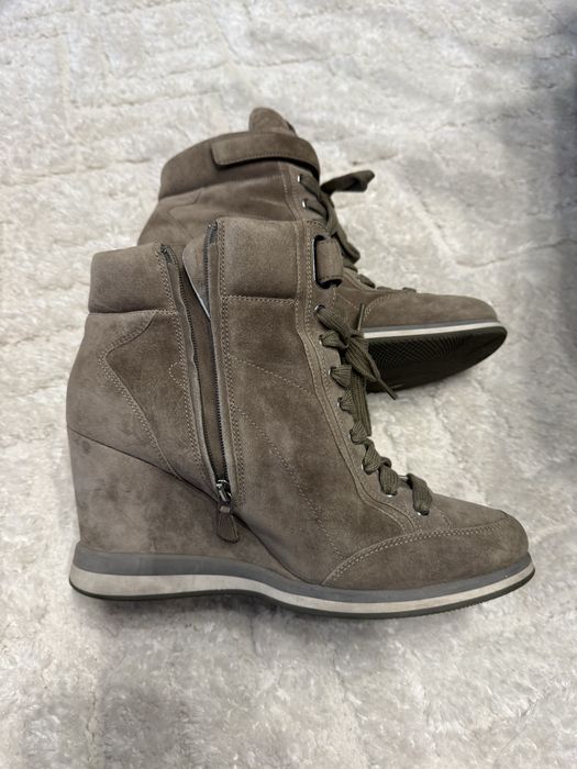 Дуже зручні чоботи Prada