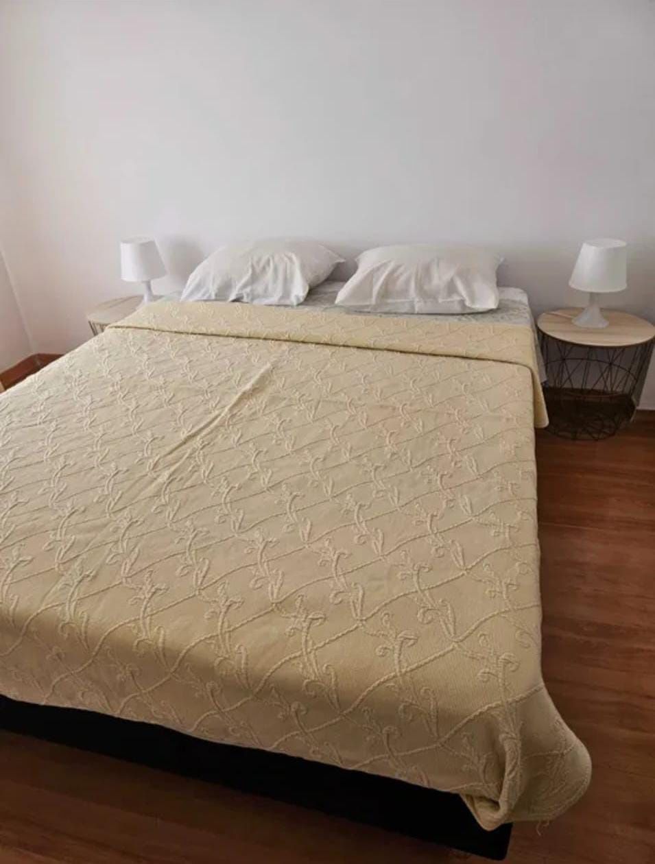 Quarto casal em Almada