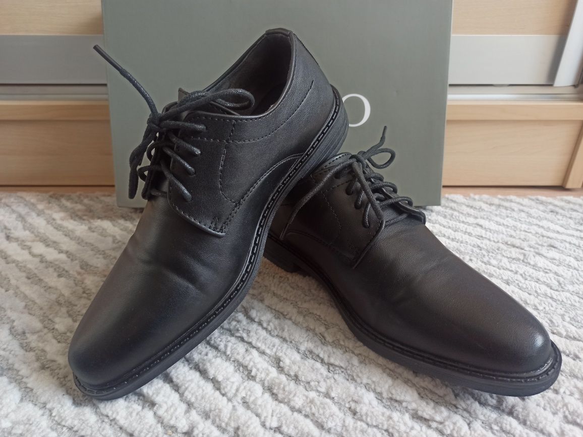 Buty chłopięce czarne, rozm. 37
