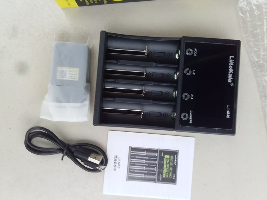 LiitoKala Lii-M4S зарядний пристрій з блоком живлення