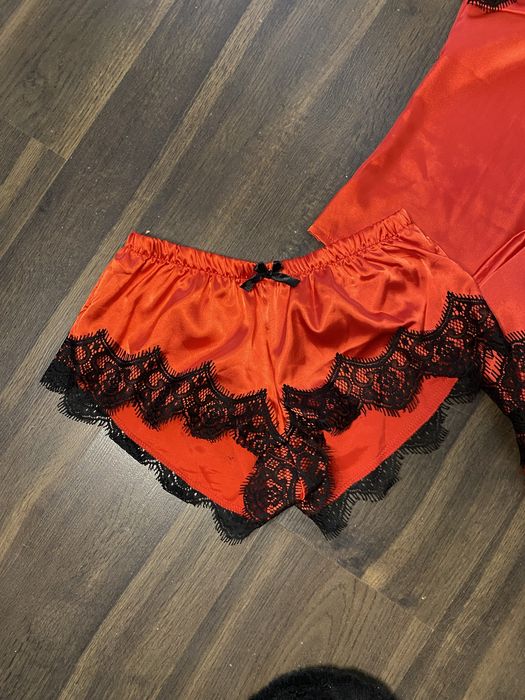 Продам жіночий домашній комплект трійку. Червоного кольору.