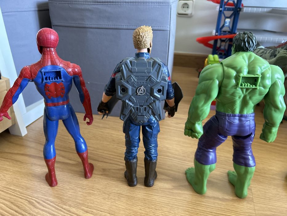 Figuras marvel pack das 3 figuras mais mochila interativa
